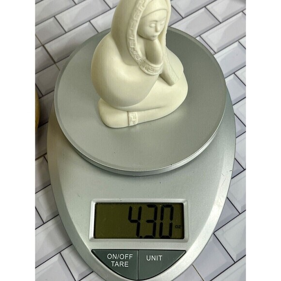 Porcelain Virgin Mary Mother Of Jesus Praying 4.5” Tall Signed - Picture 16 of 16